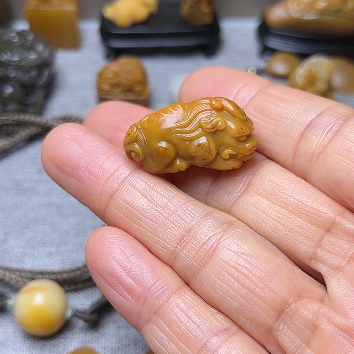 劉***忙田黄石田黄石貔貅