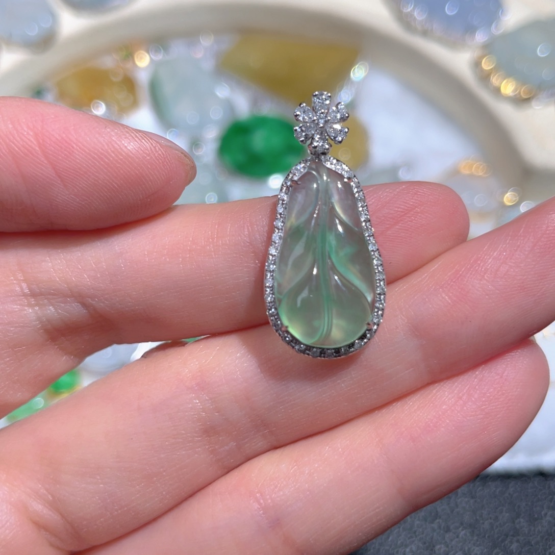 翡翠颈饰18K金镶嵌翡翠