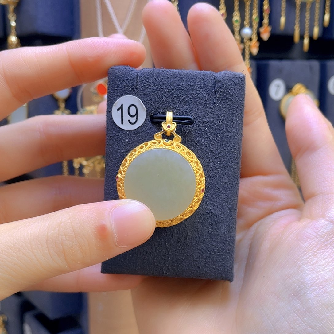 和田玉颈饰银S925镀金镶嵌