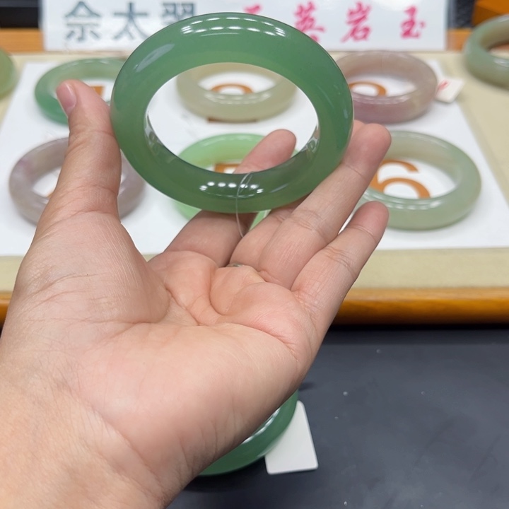 未镶嵌手镯石英质玉狮***我