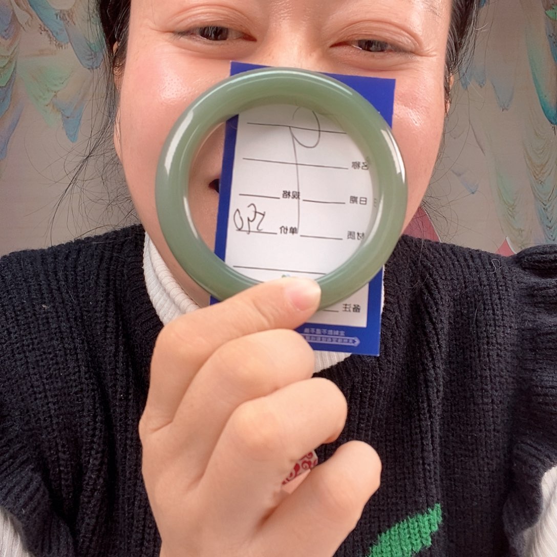 和田玉手镯未镶嵌冰*?