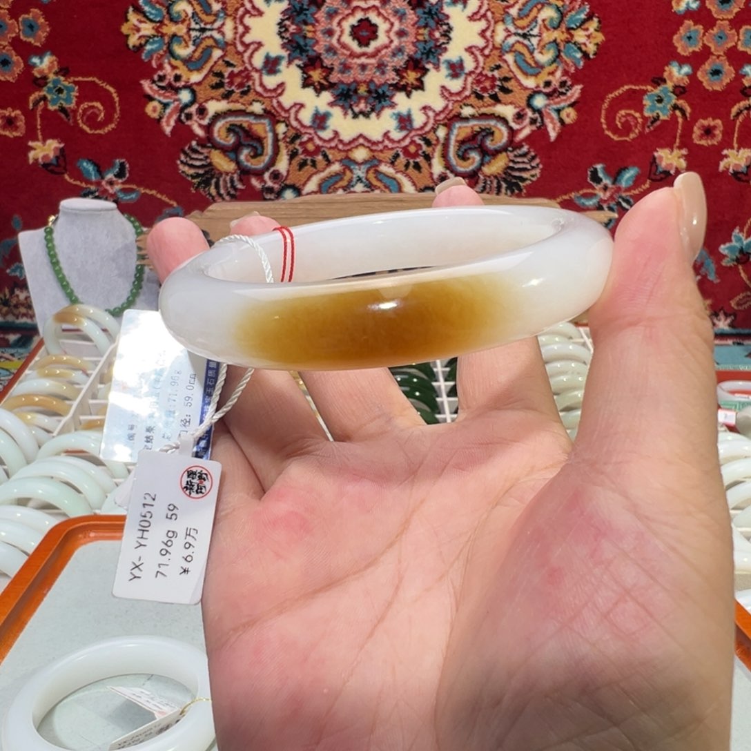 未镶嵌手镯和田玉59一口糖和田玉泥鳅背