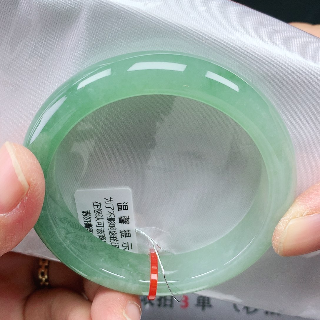 翡翠手镯未镶嵌52圈