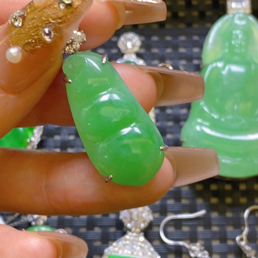 翡翠颈饰银S925镶嵌吊坠