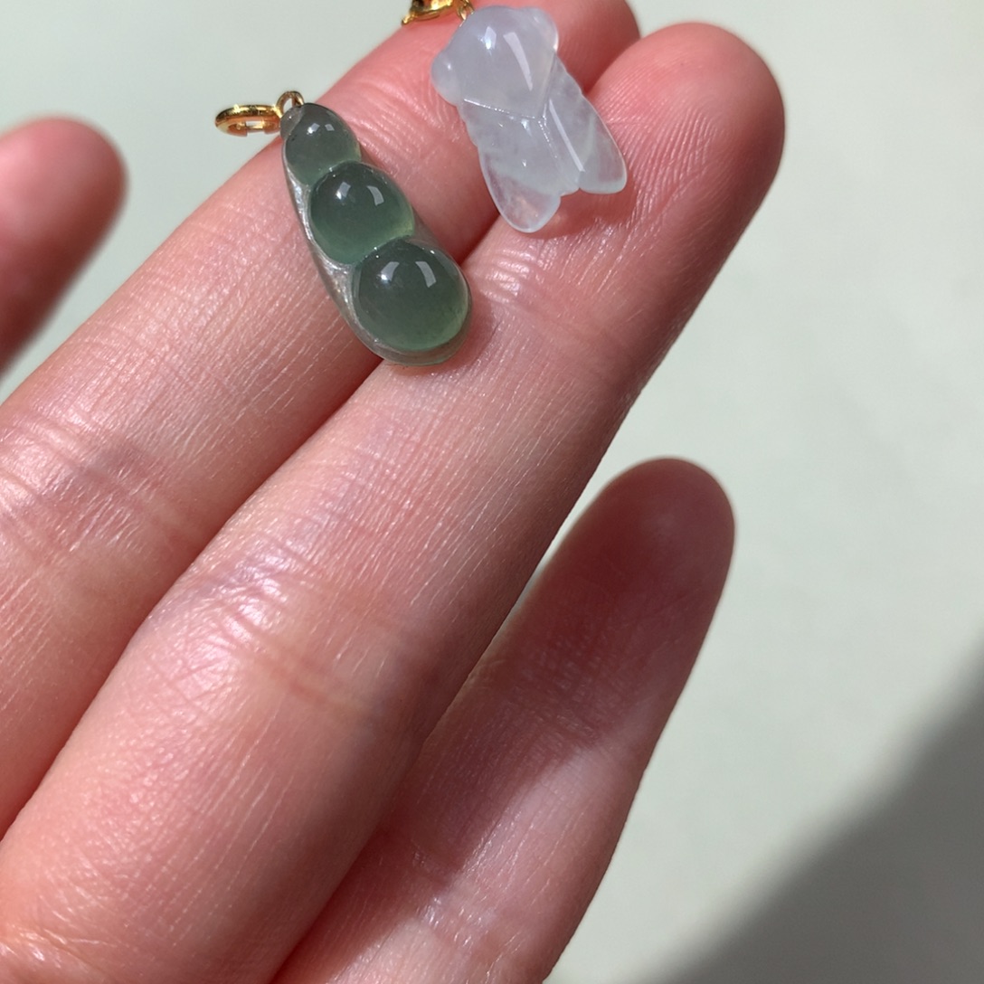 翡翠18K金镶嵌颈饰豆