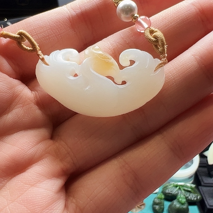 已***人和田玉未镶嵌颈饰