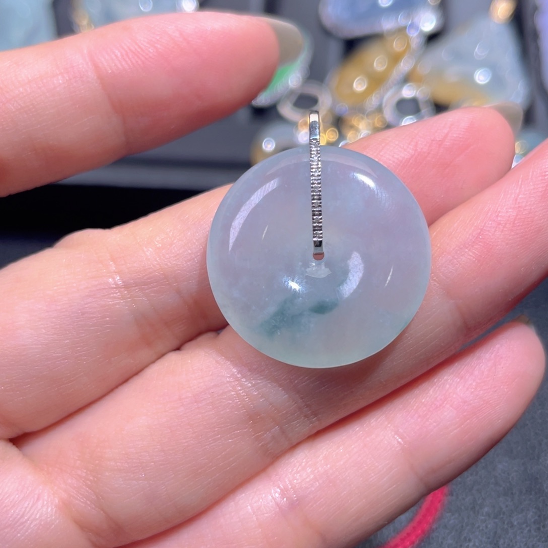 颈饰18K金镶嵌翡翠翡翠