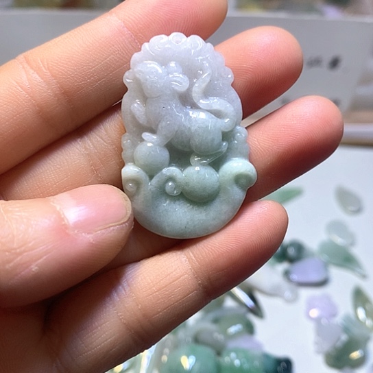 翡翠未镶嵌颈饰鼠生肖