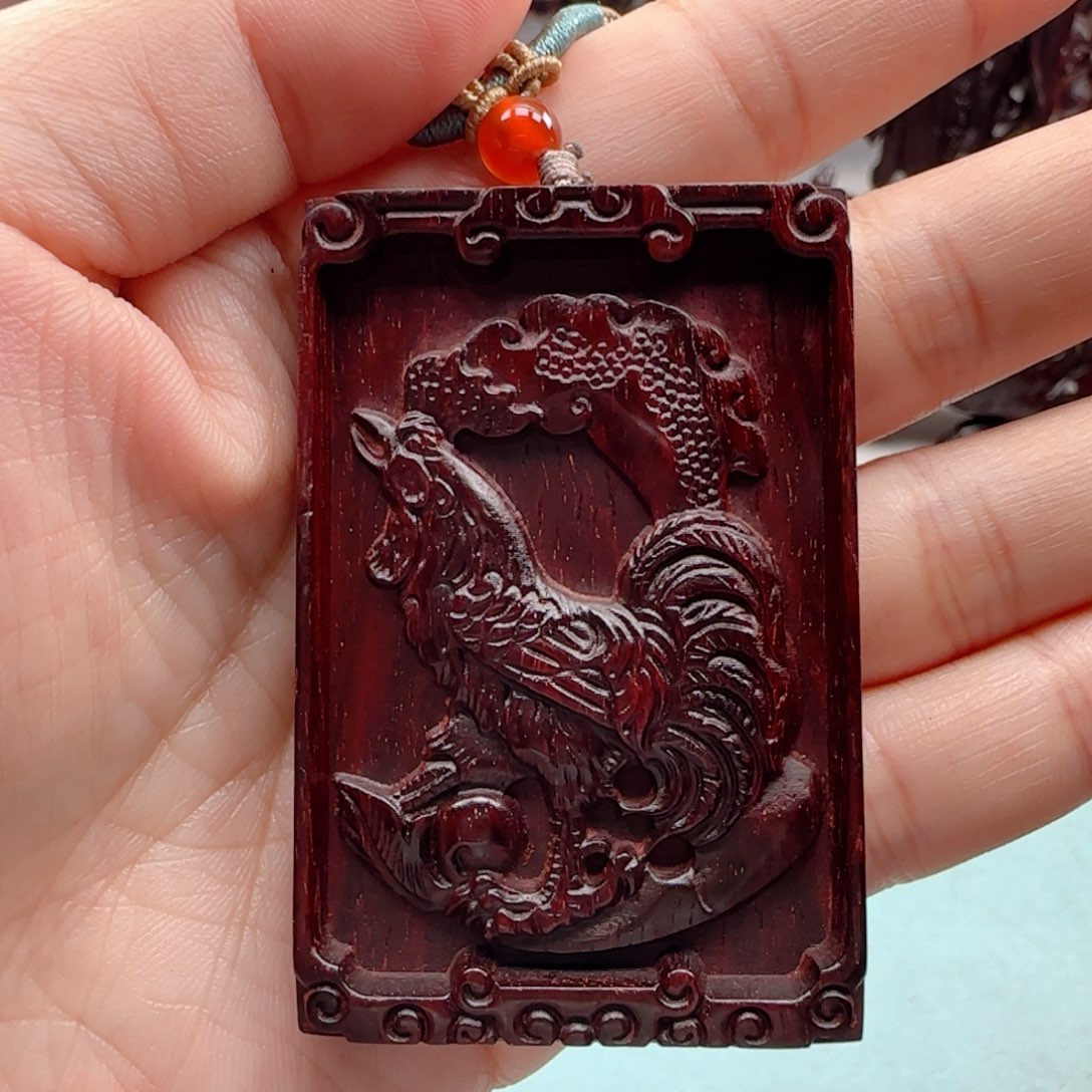 小叶紫檀把件鸡牌