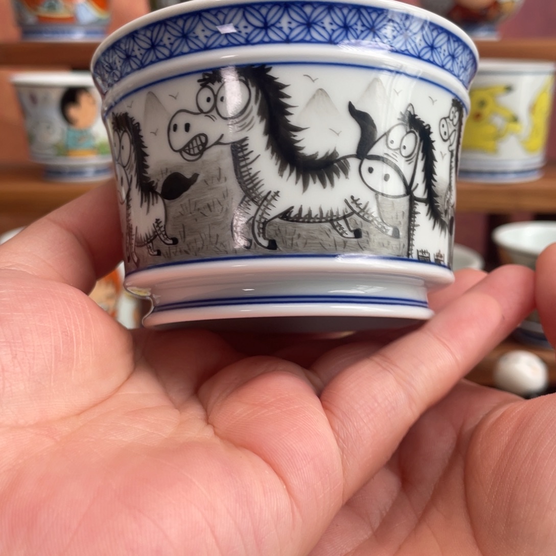 黎***子宫九陶瓷手绘八骏图