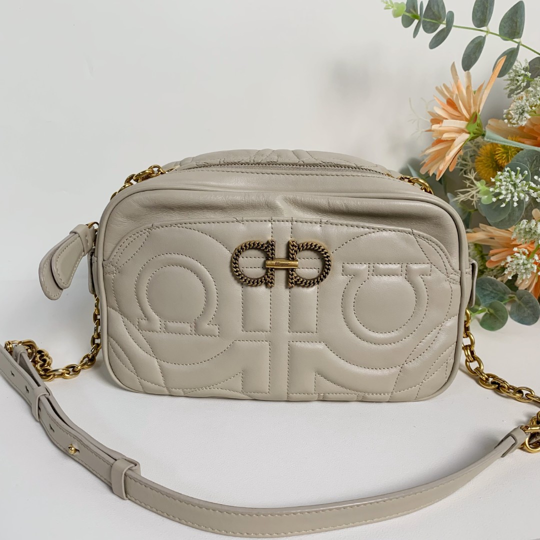 99新 FERRAGAMO/菲拉格慕 【98新】ferragamo 23新款马蹄相机包