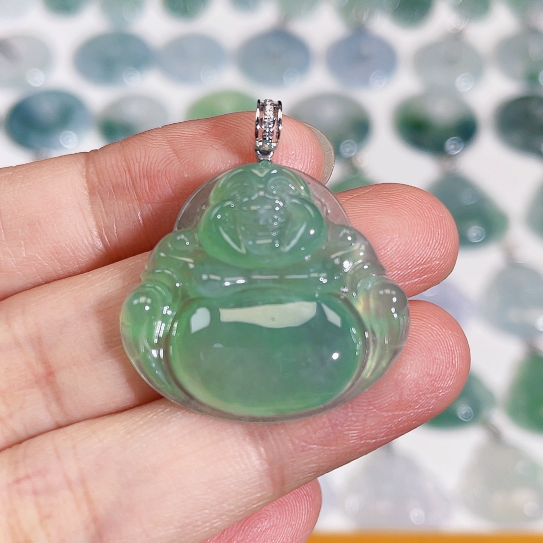 颈饰18K金镶嵌翡翠吊坠