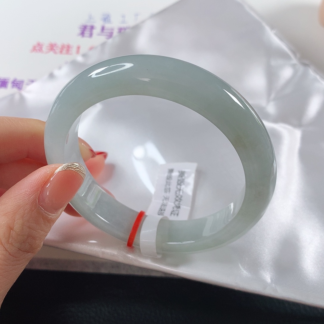 翡翠手镯未镶嵌言****） 正圈