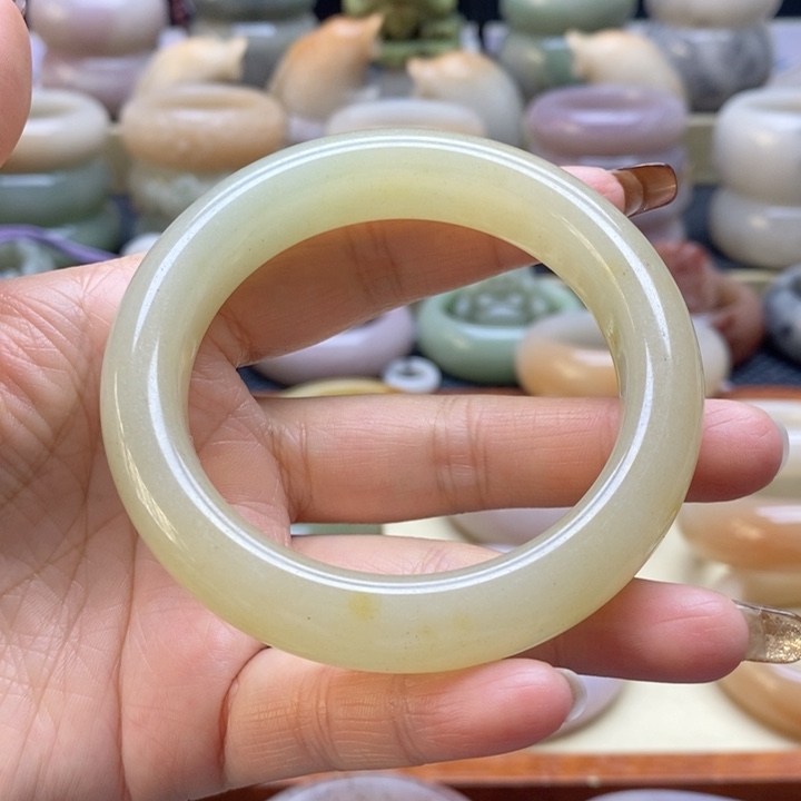 石英岩玉手镯未镶嵌