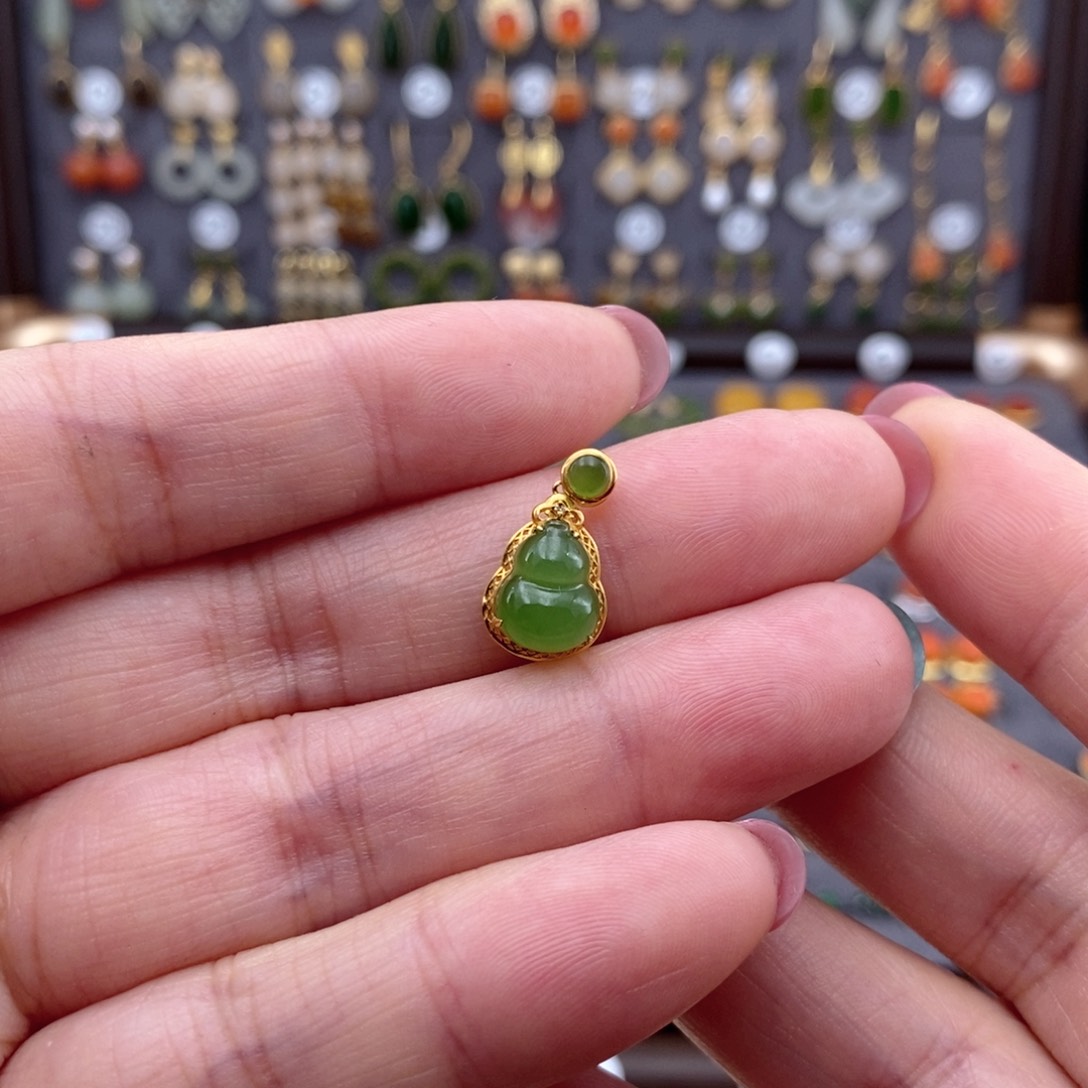 颈饰18K金镶嵌和田玉初*