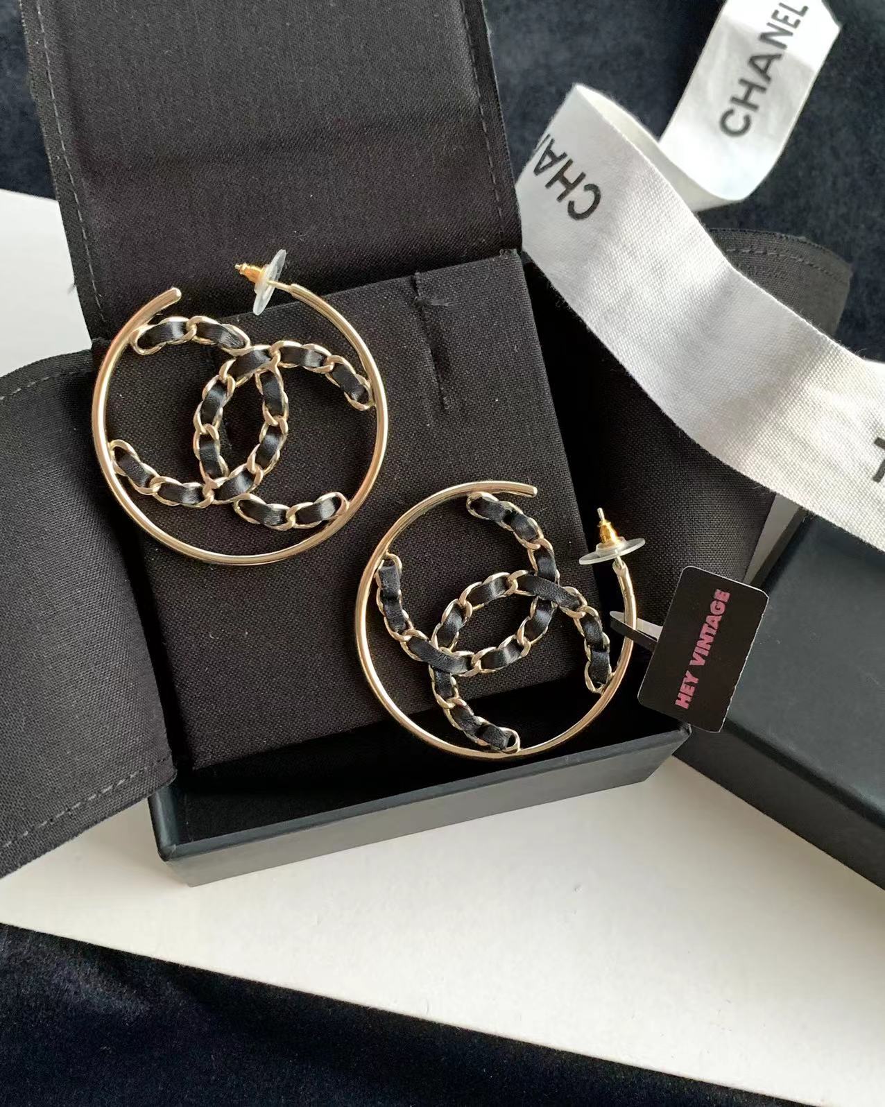 95新 Chanel/香奈儿 黑金镂空皮穿链双c耳钉 17810465