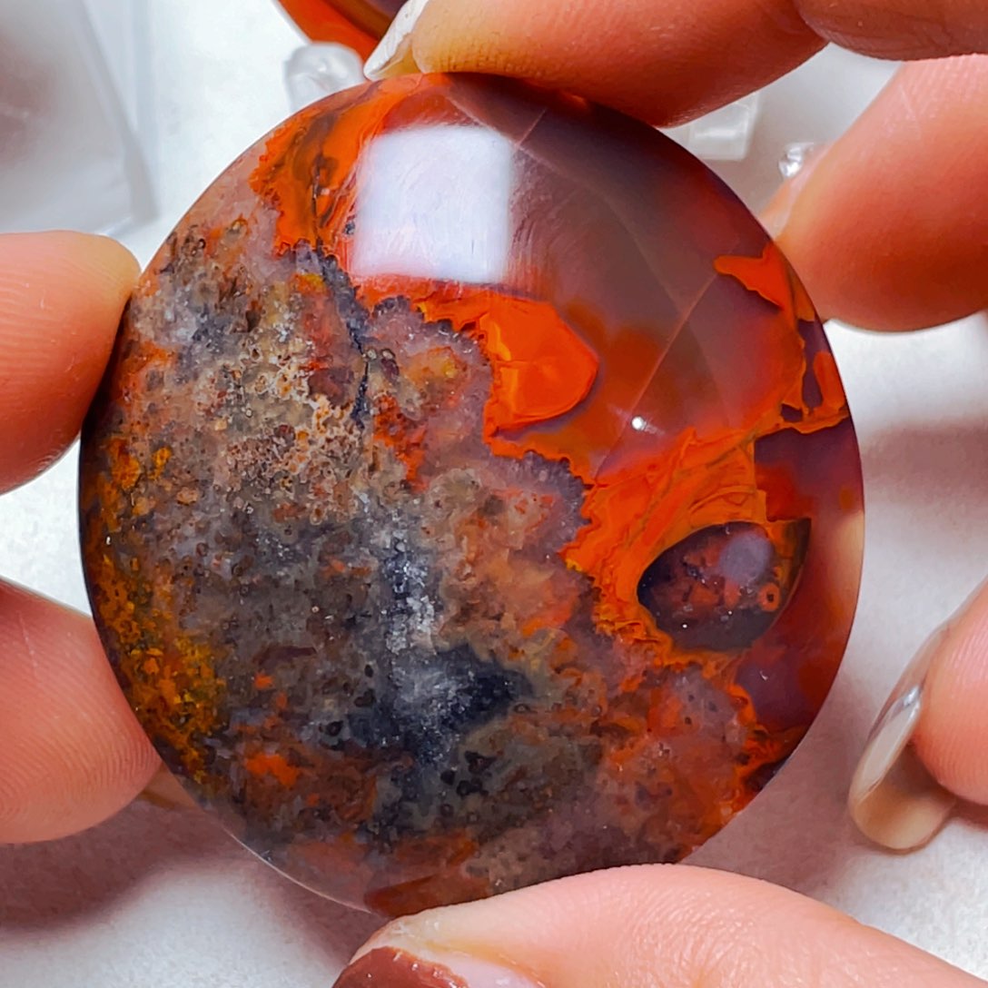 未镶嵌颈饰玛瑙/玉髓晓*