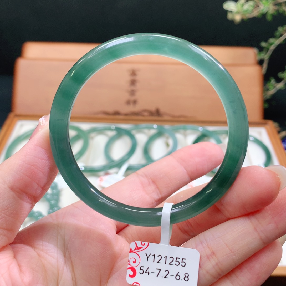 翡翠手镯未镶嵌天然