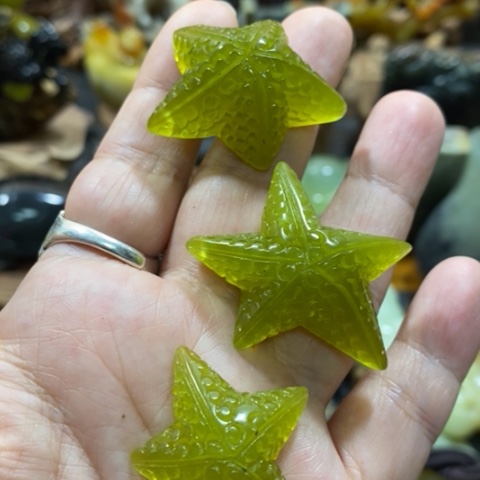 蛇纹石玉手把或挂件未镶嵌