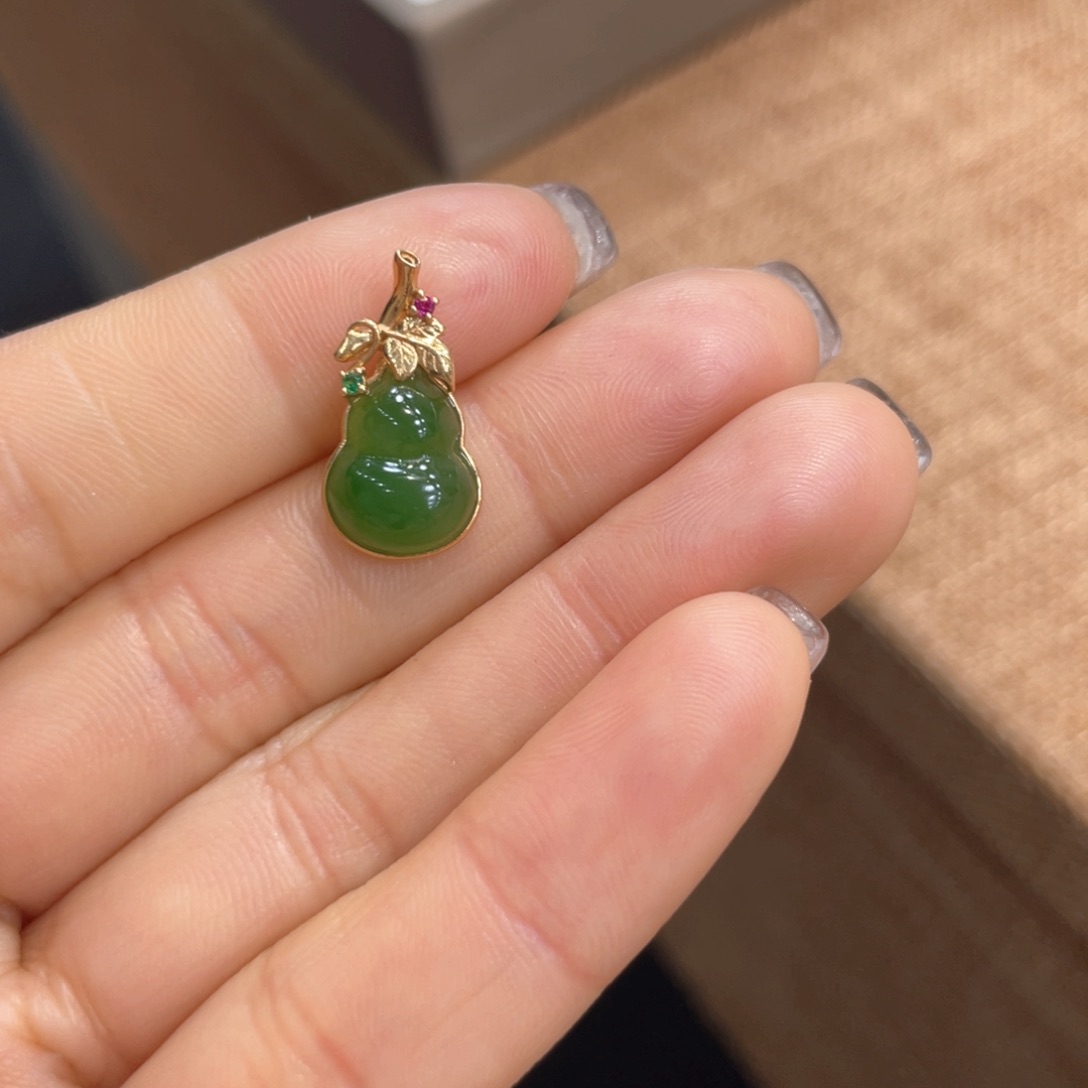 和田玉颈饰18K金镶嵌