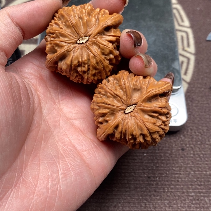 文玩核桃吊坠金麒麟微修