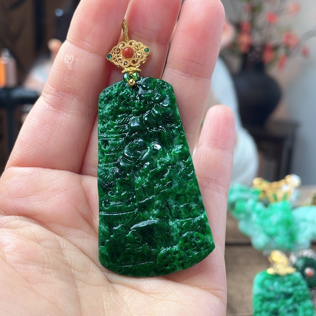 翡翠未镶嵌吊坠(赠链)福利