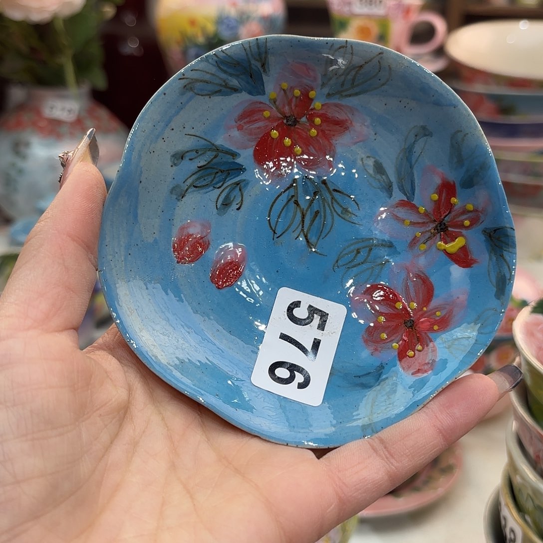 瓷片在这个社会是不允许有人