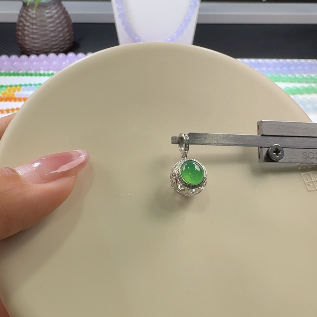 翡翠手链未镶嵌高冰甜阳绣球款提溜吊坠卡10+