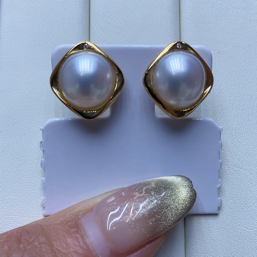 拼合珍珠（马贝珠）耳饰18K金镶嵌