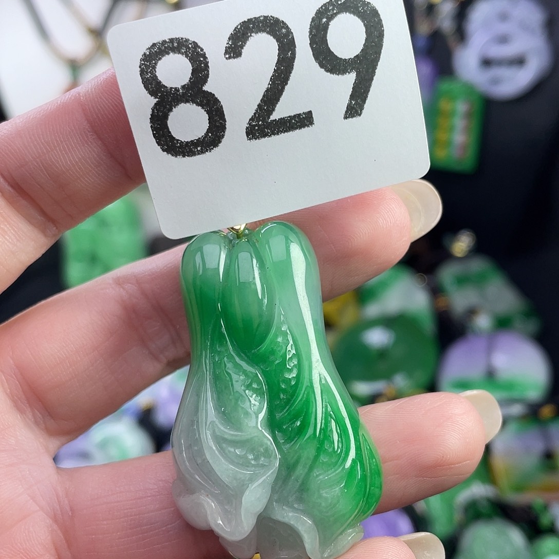 翡翠未镶嵌吊坠(赠链)