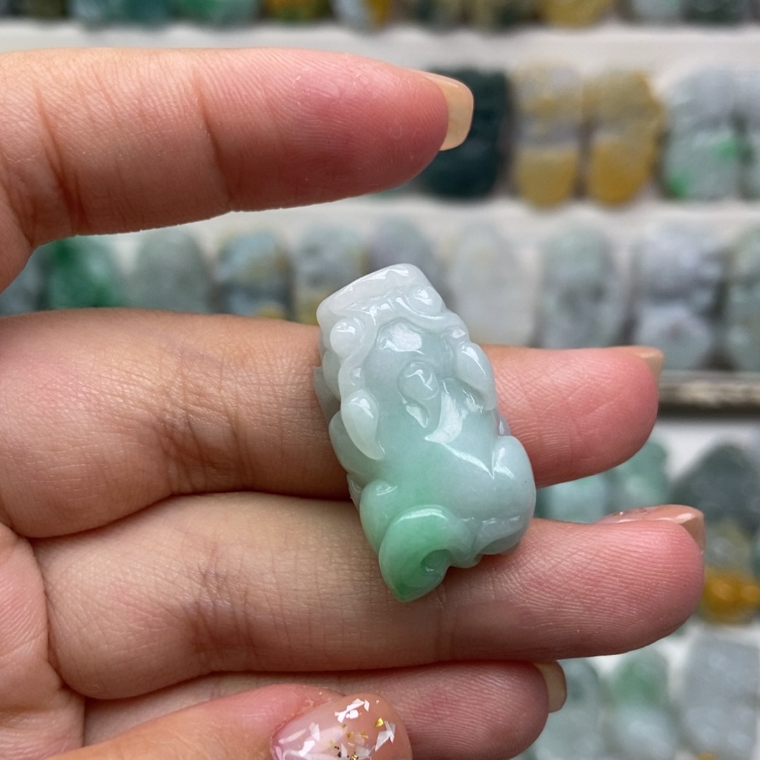 吊坠(赠链)未镶嵌翡翠