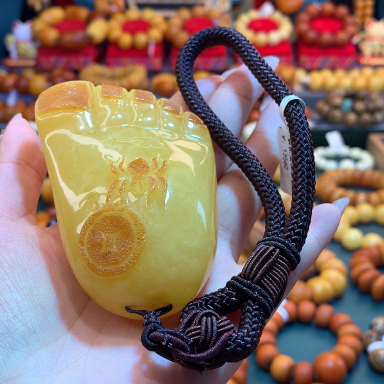 【闪购商品】蜜蜡吊坠(赠链)未镶嵌浩*