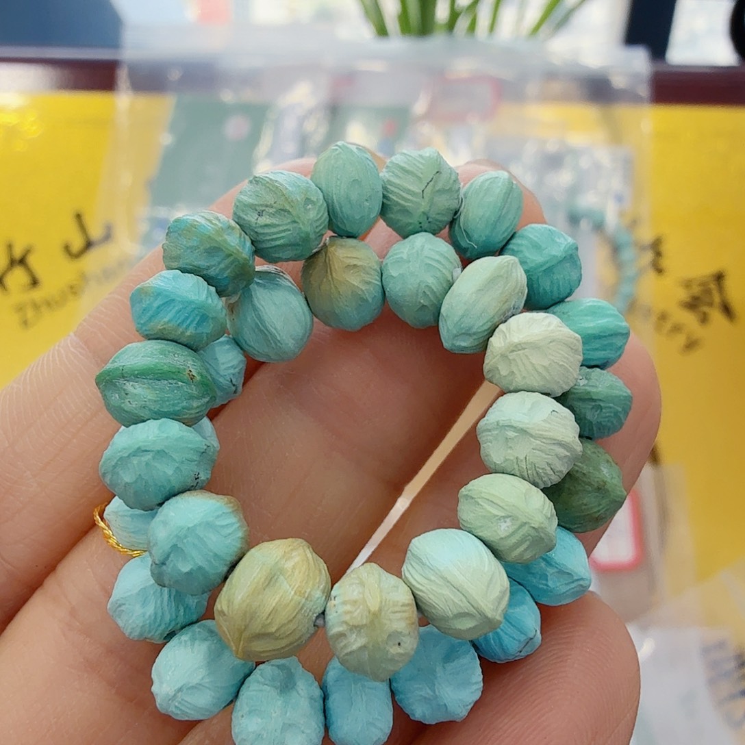 绿松石未镶嵌珠宝奇石