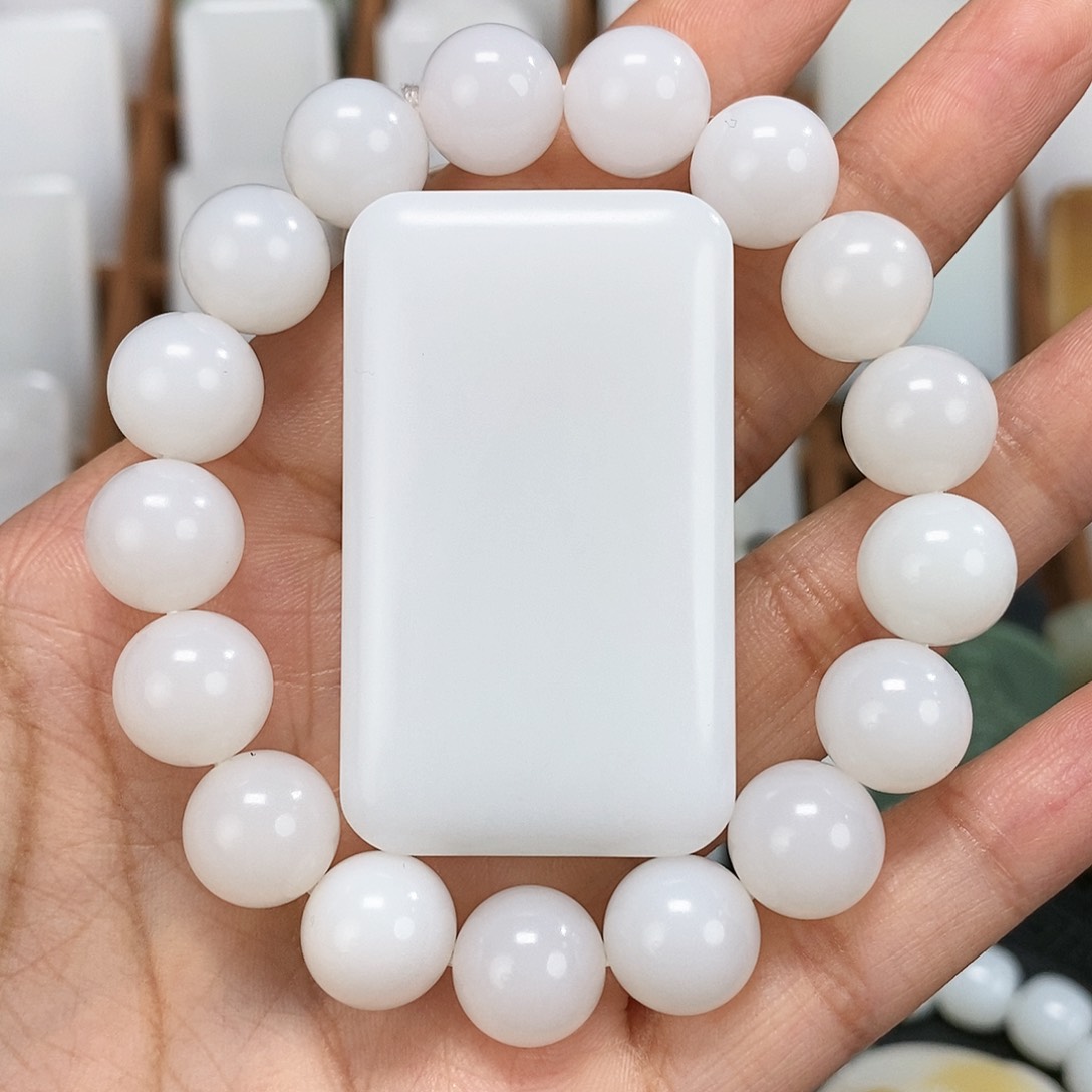 和田玉颈饰未镶嵌凯**归