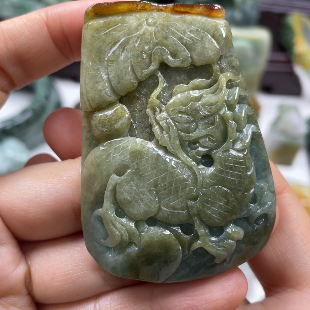 翡翠未镶嵌颈饰牌子