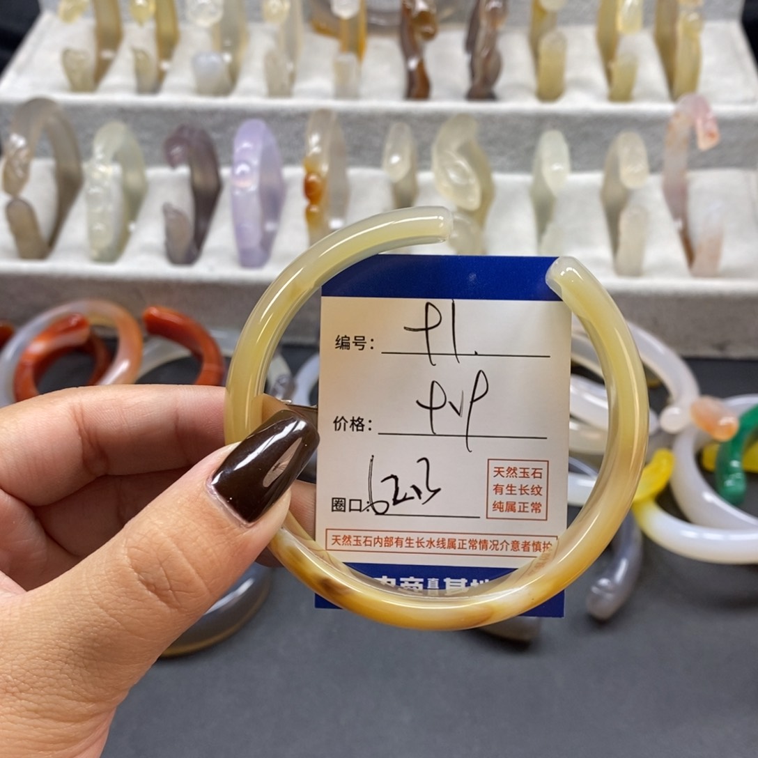 手镯玛瑙/玉髓未镶嵌91