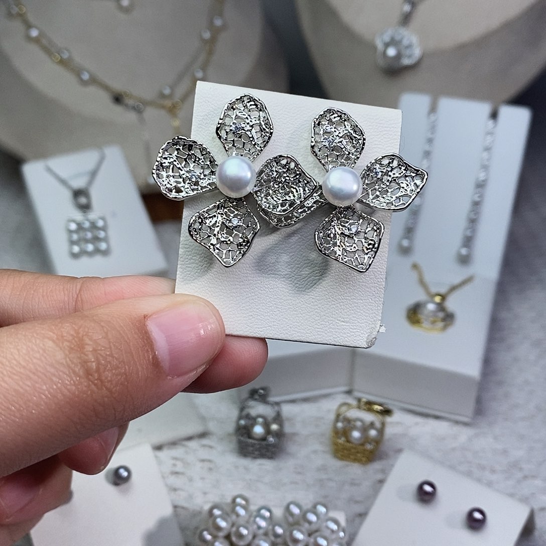 银S925镶嵌耳饰淡水珍珠