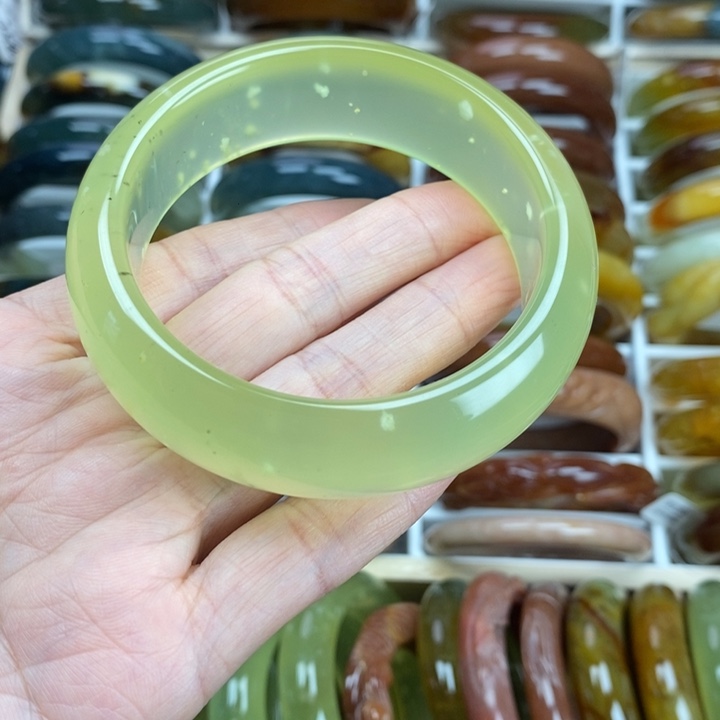 蛇纹石玉手镯未镶嵌淡****晴