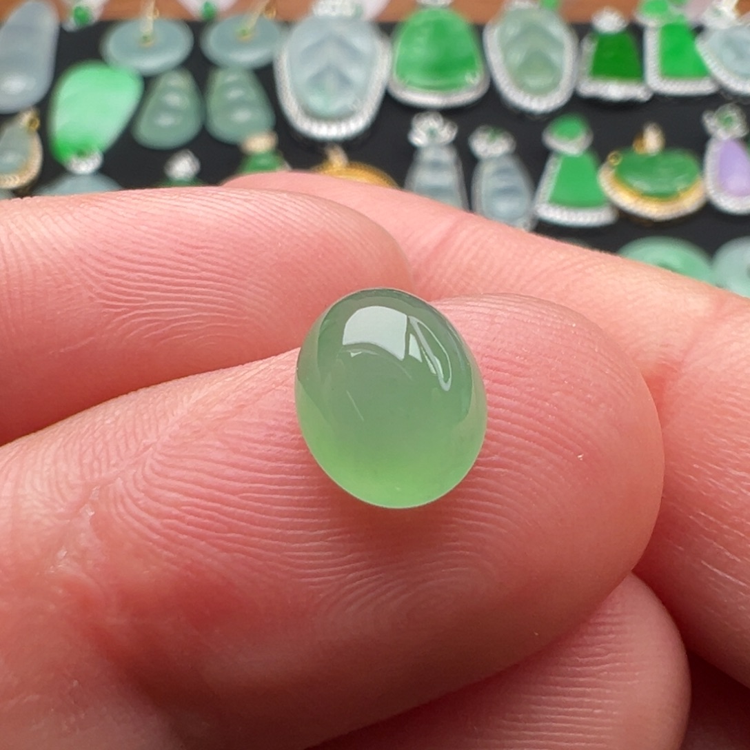 翡翠颈饰未镶嵌蛋面8.8