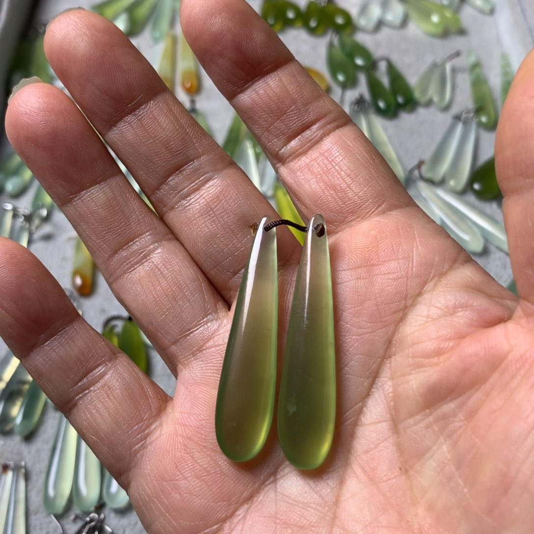 洛***波蛇纹石玉未镶嵌耳坠