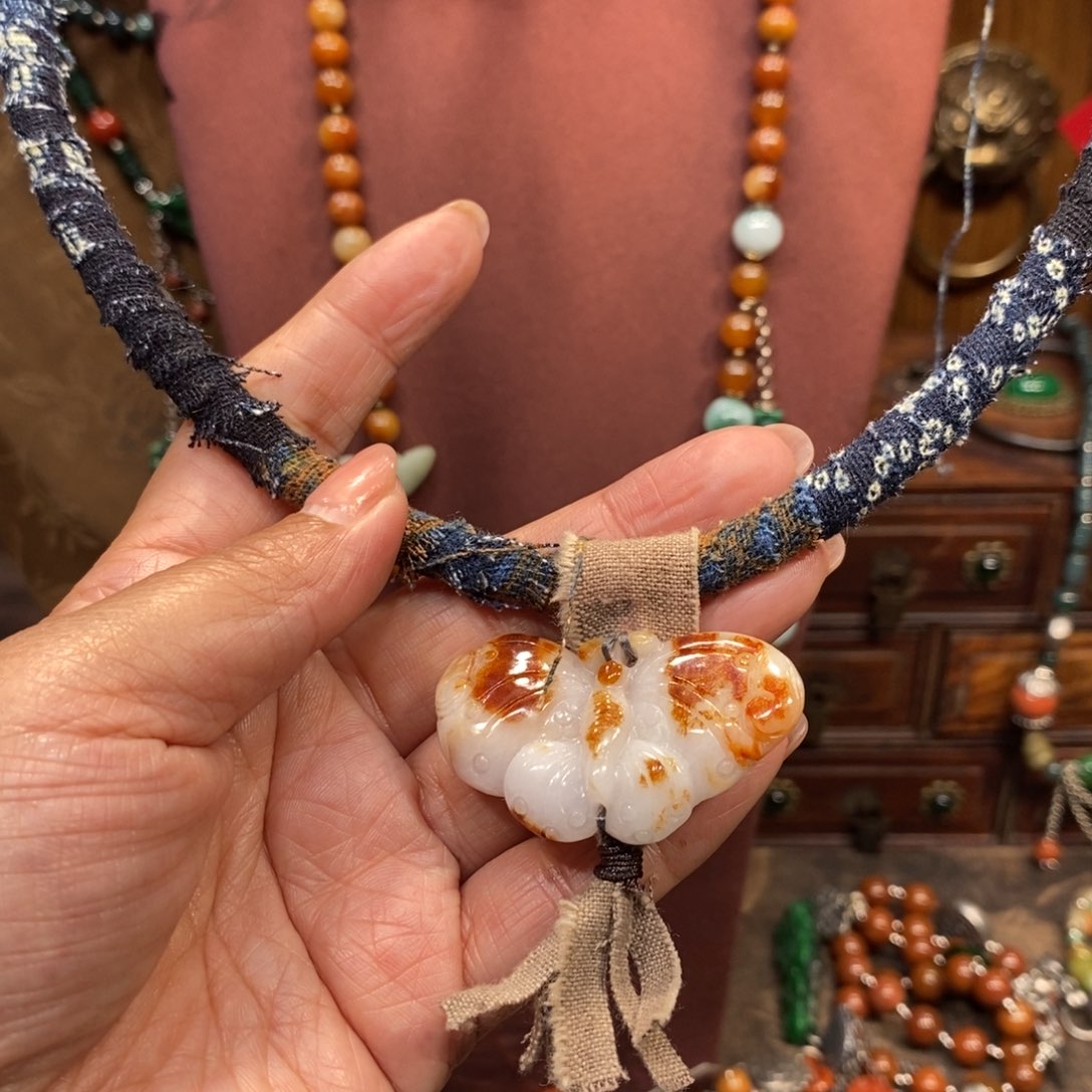 翡翠吊坠(赠链)未镶嵌