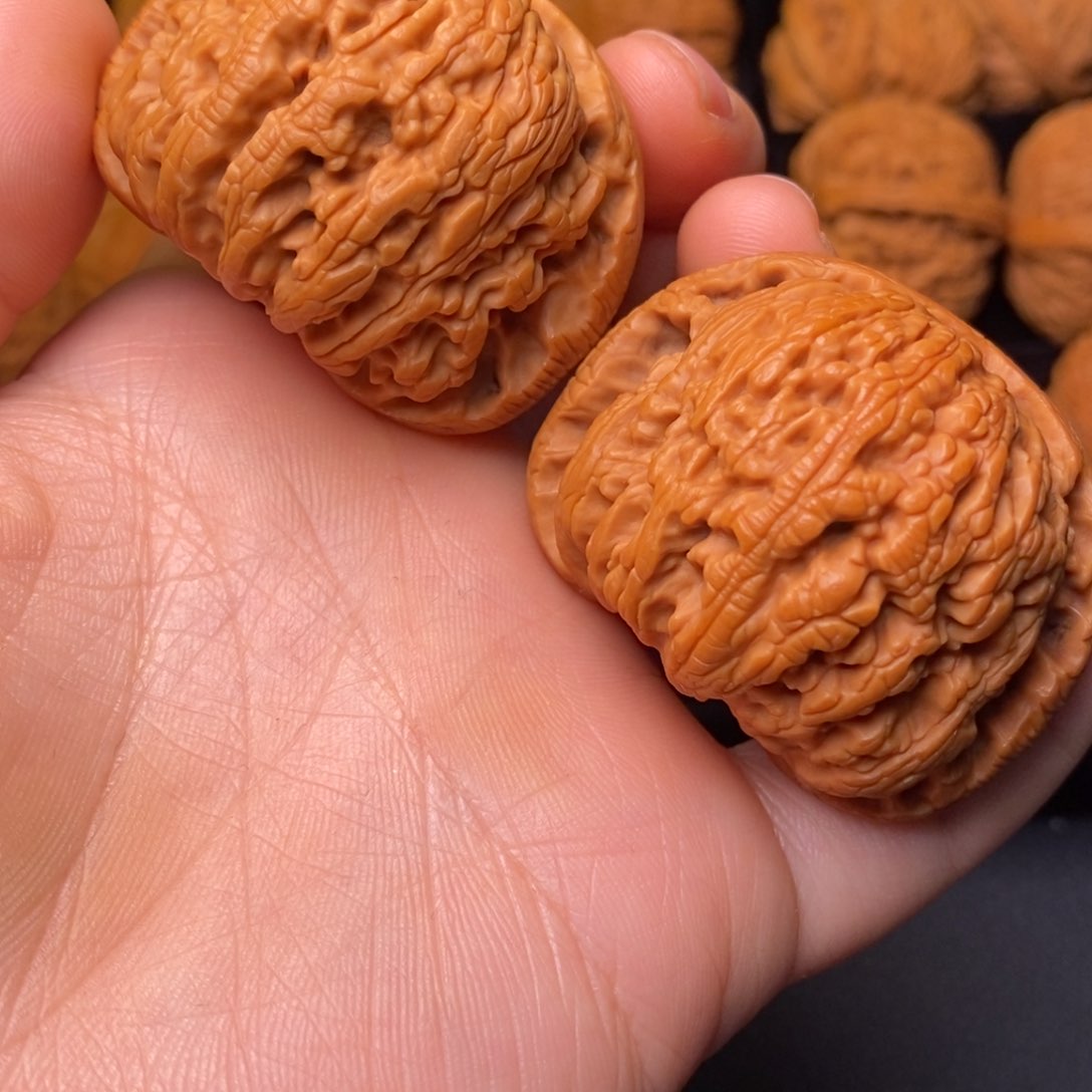 文玩核桃把件秦岭野生核桃