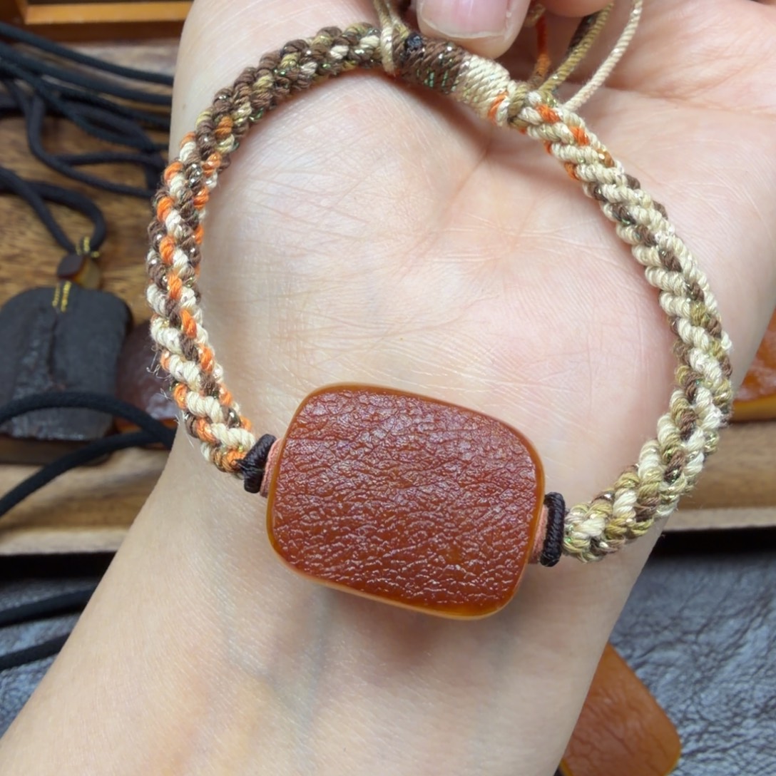 琥珀未镶嵌吊坠(赠链)