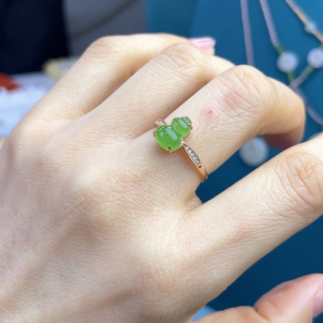 和田玉戒指18K金镶嵌