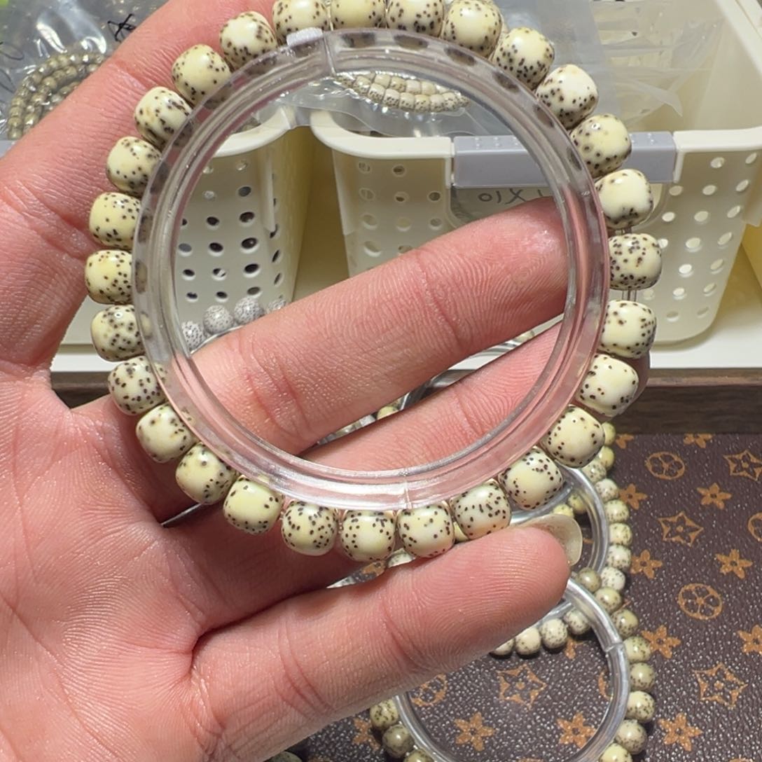 星月菩提吊坠石玉河豚