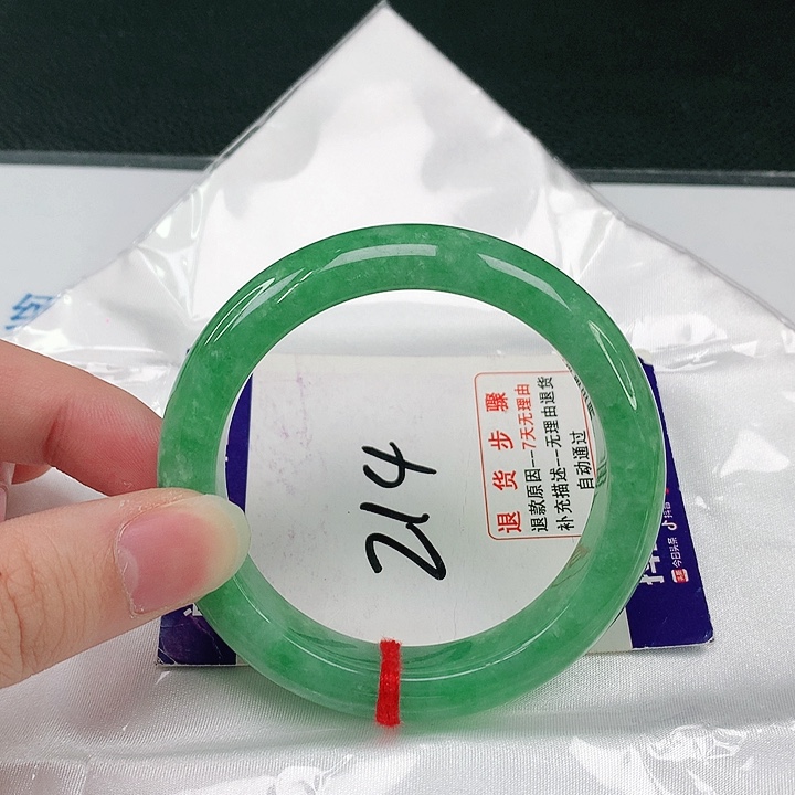 翡翠手镯未镶嵌翡翠