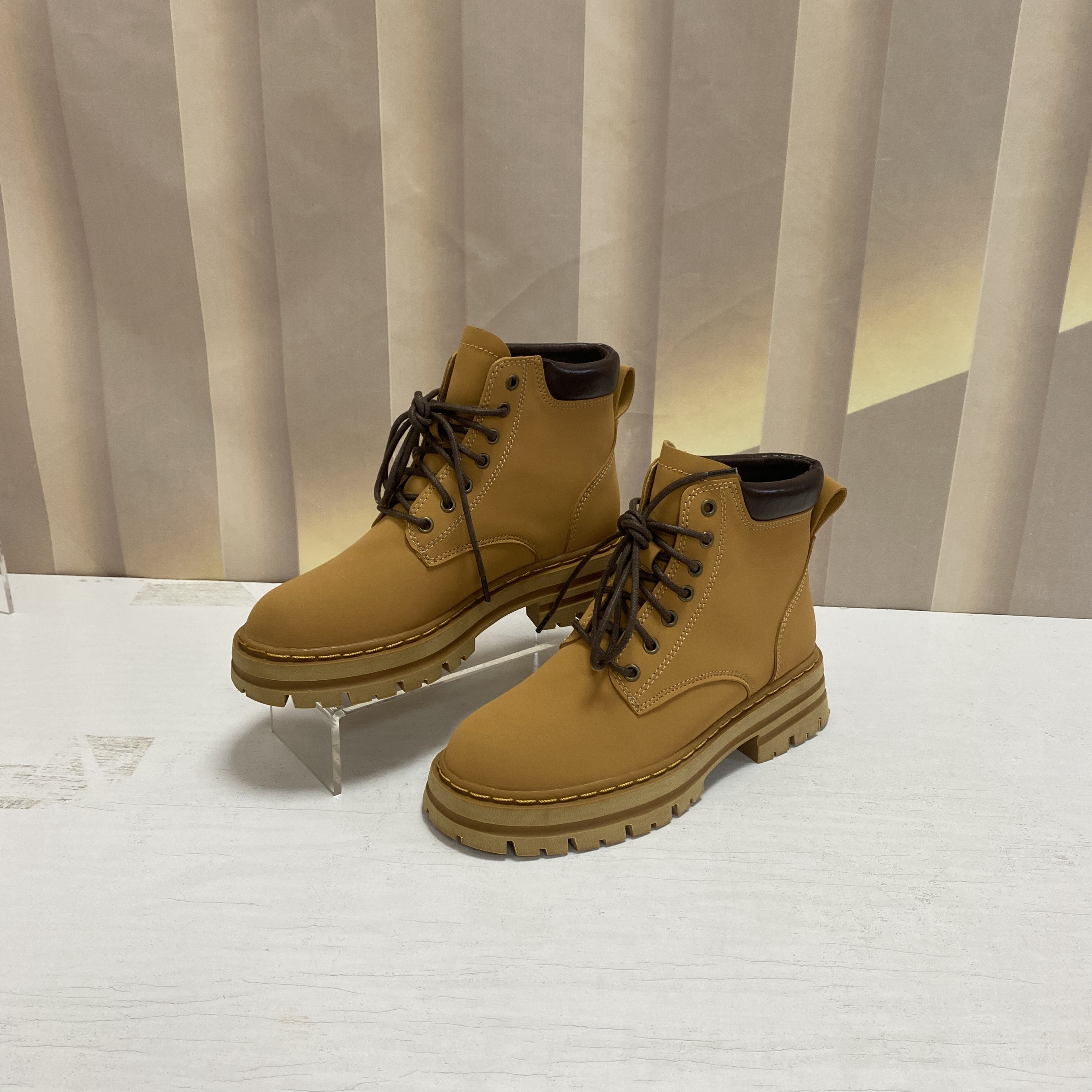 7020-1秋冬时尚百搭厚底圆头英伦风女马丁靴F