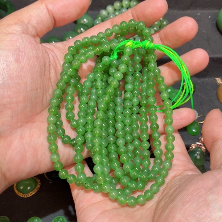 平***凡和田玉（碧玉）未镶嵌手链