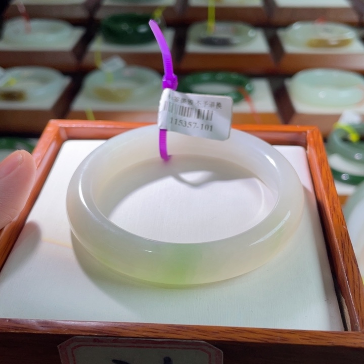 【闪购商品】和田玉手镯未镶嵌54.5.64