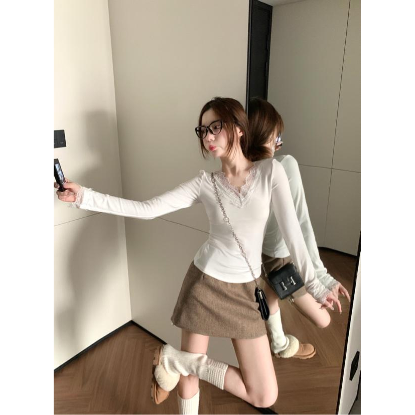 新款冬季新款德绒保暖新年打底衫女V领时尚洋气蕾丝拼接长袖上衣